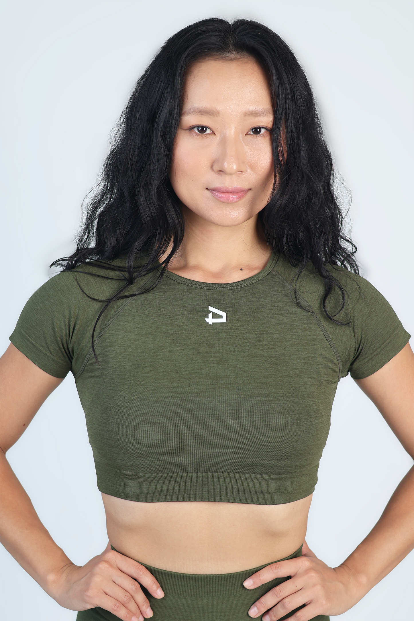 Athena Seamless Crop - Army Green